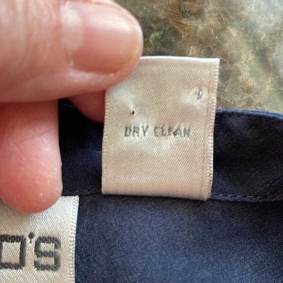 Chico’s Size 2, 12/14, Navy V-Neck Long Sleeve Blouse. May roll sleeve up w/ tab - Picture 7 of 11